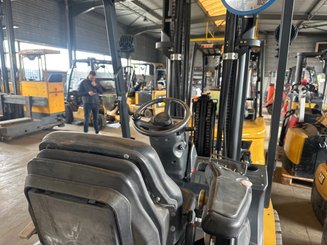 Four wheel front forklift Caterpillar GP30NTD