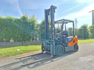Four wheel front forklift Doosan D30S 5