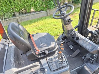 Four wheel front forklift Doosan D30S 5