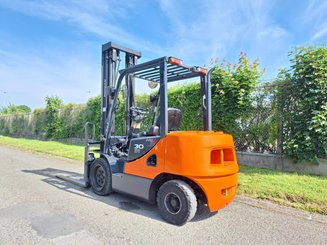 Four wheel front forklift Doosan D30S 5