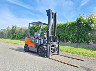 Four wheel front forklift Doosan D30S 5