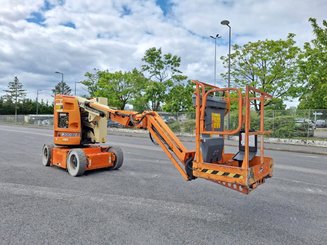 Articulated boom lift platform JLG E300AJP - 1