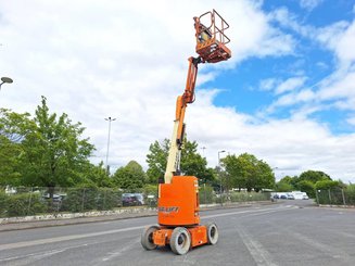 Articulated boom lift platform JLG E300AJP - 15