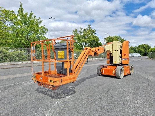 Articulated boom lift platform JLG E300AJP - 1