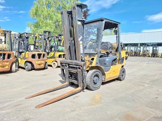 Four wheel front forklift Caterpillar GP25NT - 1
