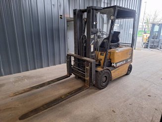Four wheel front forklift Caterpillar EP25K - 1