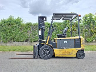 Four wheel front forklift Caterpillar EP30K