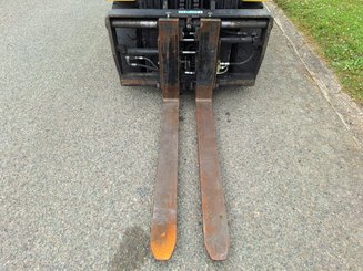 Four wheel front forklift Caterpillar EP30K