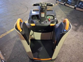 Stand-on pallet truck Crown WT3040 - 13