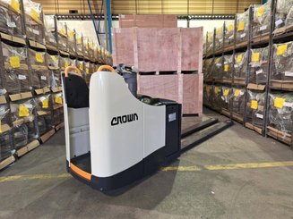 Stand-on pallet truck Crown WT3040 - 4