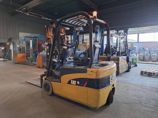 Three wheel front forklift Caterpillar EP18NT