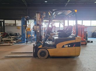 Three wheel front forklift Caterpillar EP18NT