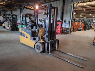 Three wheel front forklift Caterpillar EP18NT