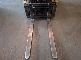Three wheel front forklift Caterpillar EP18NT