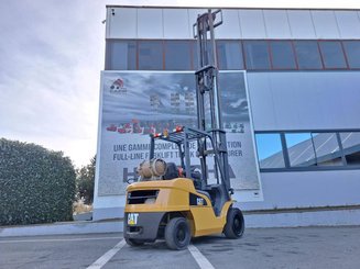 Four wheel front forklift Caterpillar GP30NT
