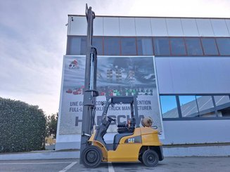 Four wheel front forklift Caterpillar GP30NT