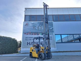 Four wheel front forklift Caterpillar GP30NT