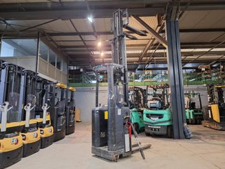 Stand-on pallet stacker Caterpillar NSR16N