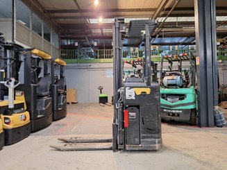 Stand-on pallet stacker Caterpillar NSR16N