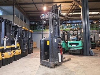 Stand-on pallet stacker Caterpillar NSR16N