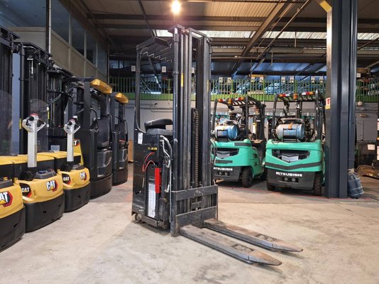 Stand-on pallet stacker Caterpillar NSR16N - 1