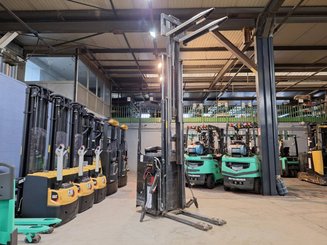Stand-on pallet stacker Caterpillar NSR16N