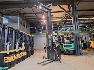 Stand-on pallet stacker Caterpillar NSR16N