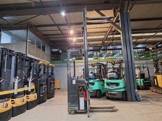 Stand-on pallet stacker Caterpillar NSR16N