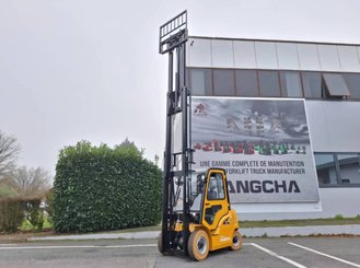 Four wheel front forklift Hangcha XE25 - 1