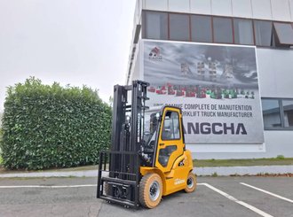 Four wheel front forklift Hangcha XE25 - 1
