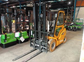 Four wheel front forklift Hangcha XE25i (CPD25-XEY2-SI)