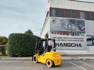 Four wheel front forklift Hangcha XE30-i