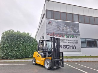 Four wheel front forklift Hangcha XE30-i - 2