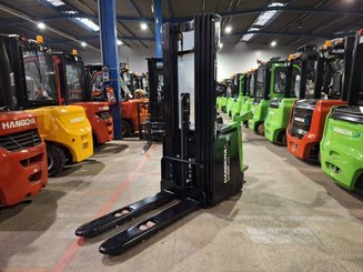 Stacker truck with folding platform Hangcha CDD16-XT1S-SI