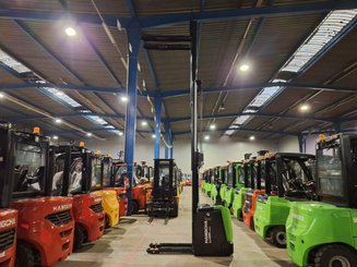 Stacker truck with folding platform Hangcha CDD16-XT1S-SI