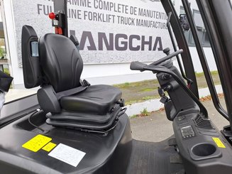 Four wheel front forklift Hangcha XF30D - 12