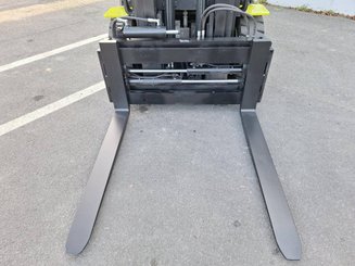 Four wheel front forklift Clark GEX40 - 12