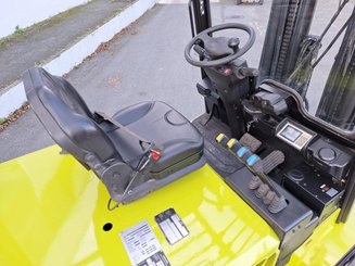 Four wheel front forklift Clark GEX40