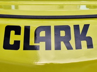 Four wheel front forklift Clark GEX40