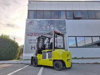 Four wheel front forklift Clark GEX40