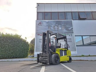 Four wheel front forklift Clark GEX40