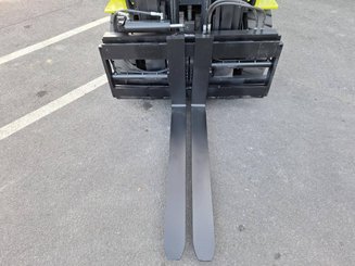 Four wheel front forklift Clark GEX40