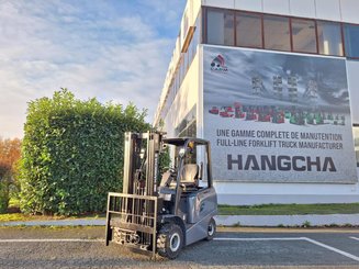 Four wheel front forklift Hangcha AE15 - 1