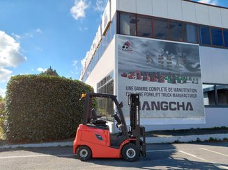 Four wheel front forklift Hangcha AE18