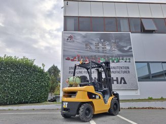 Four wheel front forklift Caterpillar GP30NTD
