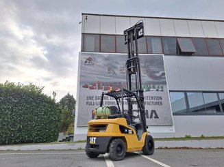 Four wheel front forklift Caterpillar GP30NTD