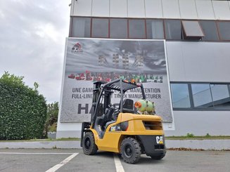 Four wheel front forklift Caterpillar GP30NTD