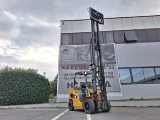 Four wheel front forklift Caterpillar GP30NTD