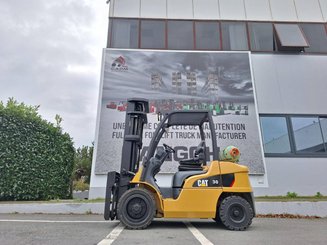 Four wheel front forklift Caterpillar GP30NTD
