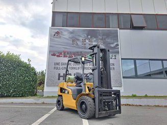 Four wheel front forklift Caterpillar GP30NTD